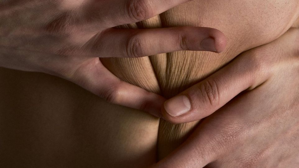 Hands cramp stomach