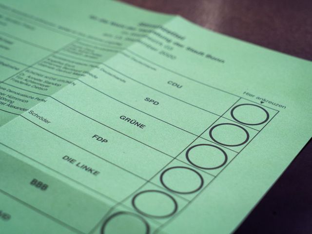German ballot paper, the column "Tick here" is not filled in