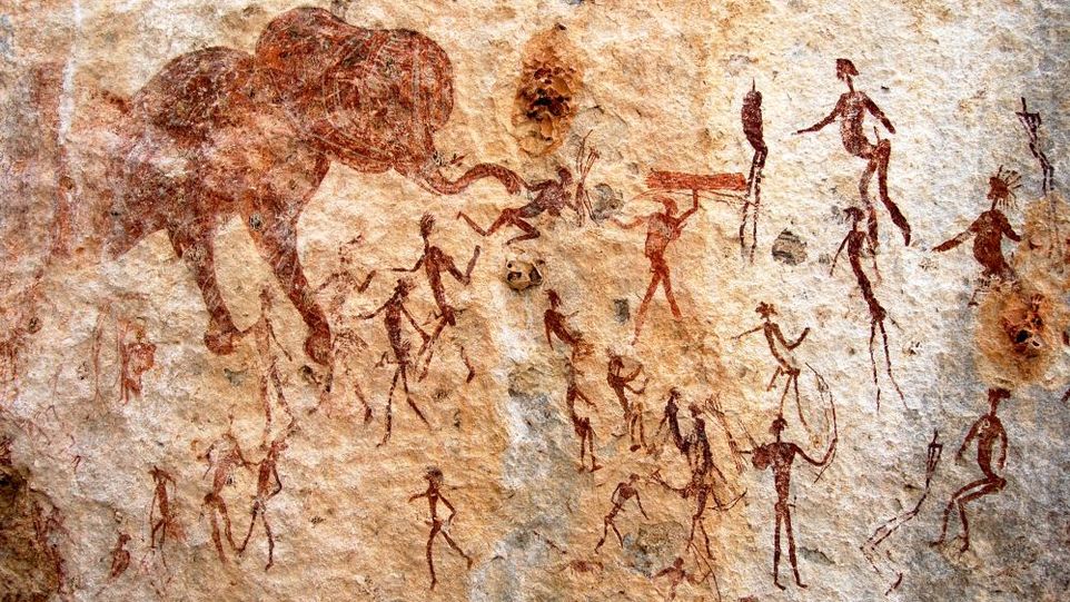 Höhlenmalerei, die die Elefantenjagd einer Gruppe zeigt