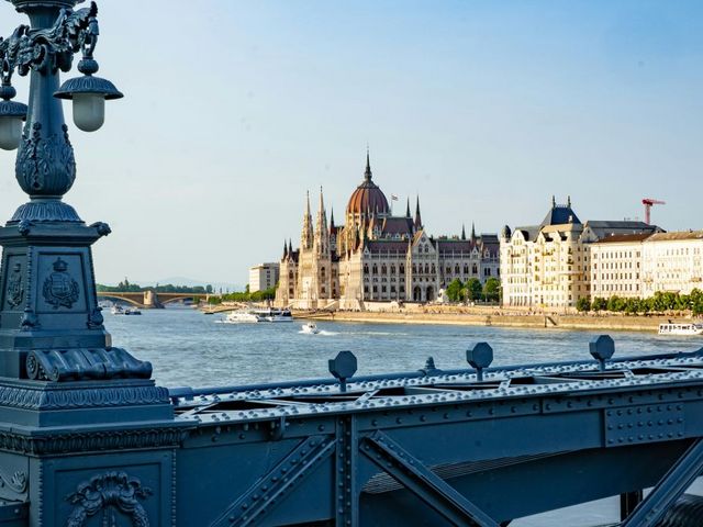 Budapester Parlament an der Donau