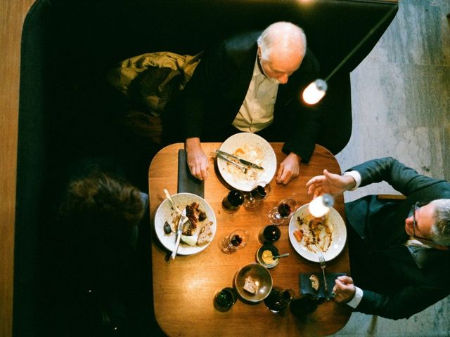 Menschen beim Abendessen