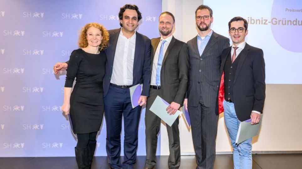Das Gewinnerteam der SONOJET GmbH aus dem Leibniz-Institut für Festkörper- und Werkstoffforschung Dresden: Stefanie Hartmann, Mehrzad Roudini, Andreas Winkler, Uhland Weißker, Paul Günther (v. links) Gruppenfoto SONOJET