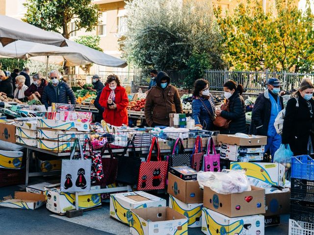 People wearing masks at an Italian market.