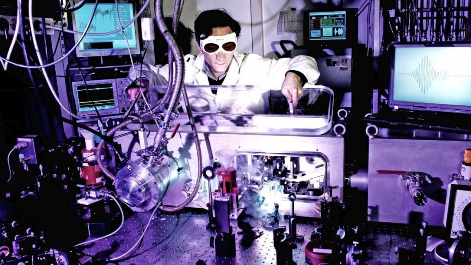 Einzelne Wissenschaftsbereiche sind besonders durch die Energiekrise bedroht, etwa komplexe Forschungsinfrastrukturen. Forscher im Femtosekunden-Applikationslabor des Max-Born-Instituts