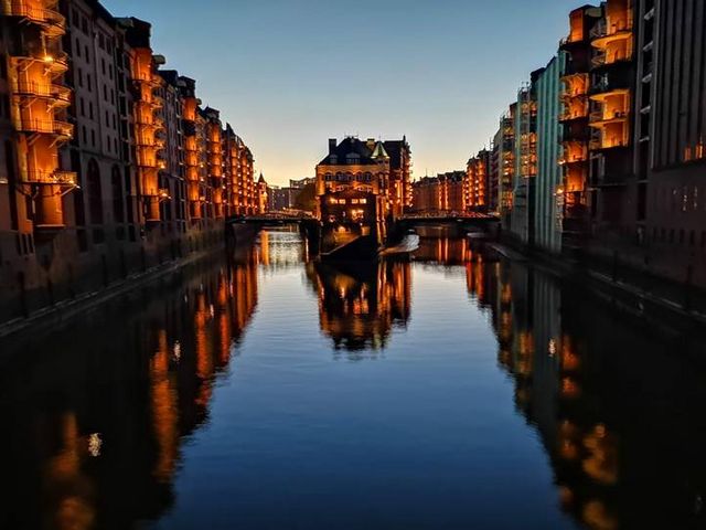Hamburger Speicherstadt bei Nacht