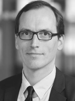 Dr. Simon Körs