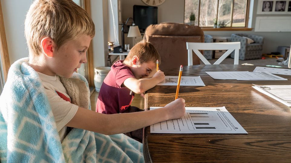 Kinder im Homeschooling 