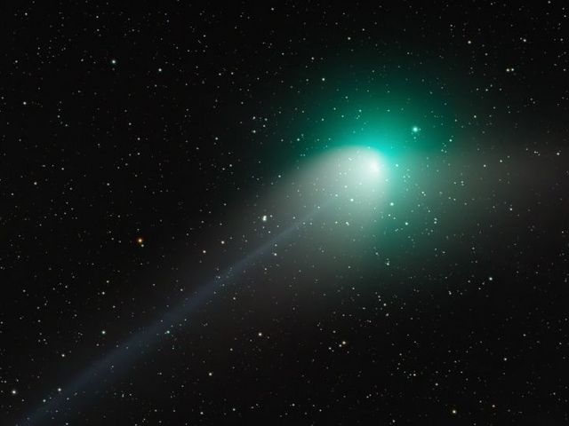 Grünes Leuchten am Sternenhimmel