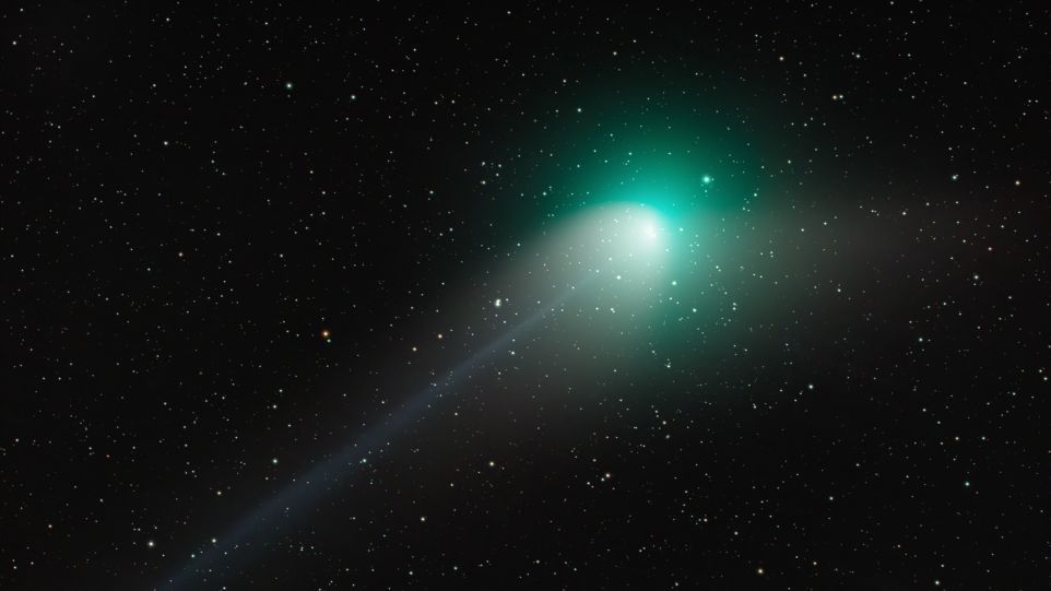 Grünes Leuchten am Sternenhimmel
