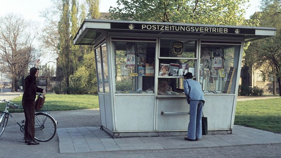 Newspaper kiosk in Magdeburg (1980) GDR newspaper kiosk